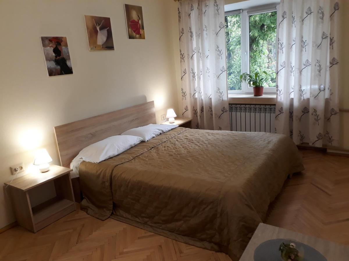 Затишні Апартаментами Біля Озера Ternopil Exterior photo